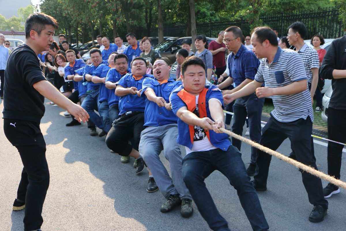 队伍在比赛中表现出强大的斗志