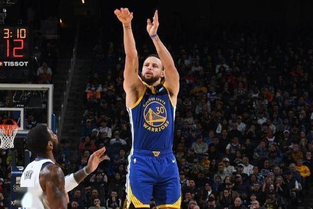 NBA季后赛火热开战，勇士vs灰熊交锋激烈